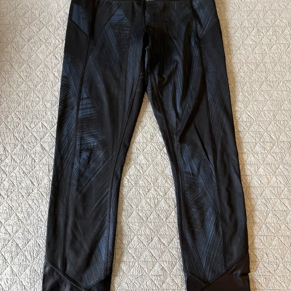 Lululemon leggings. Size 6. - Picture 4 of 5